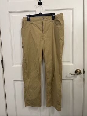 Patagonia Men's Khaki Straight-Leg Chinos